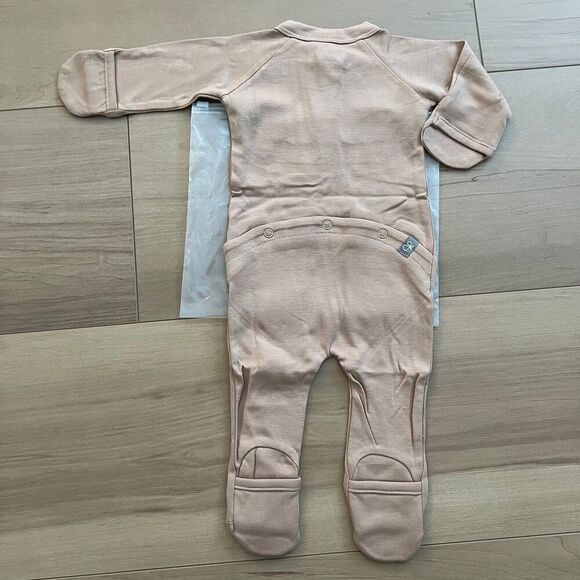 NWT Goumi Kids Sandstone Baby Footie SZ 0-3 mo Tan Bamboo Zippy Sleeper - Picture 2 of 3
